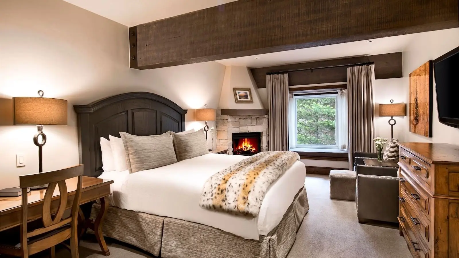 Charming Family Townhouse with Garden and Garage