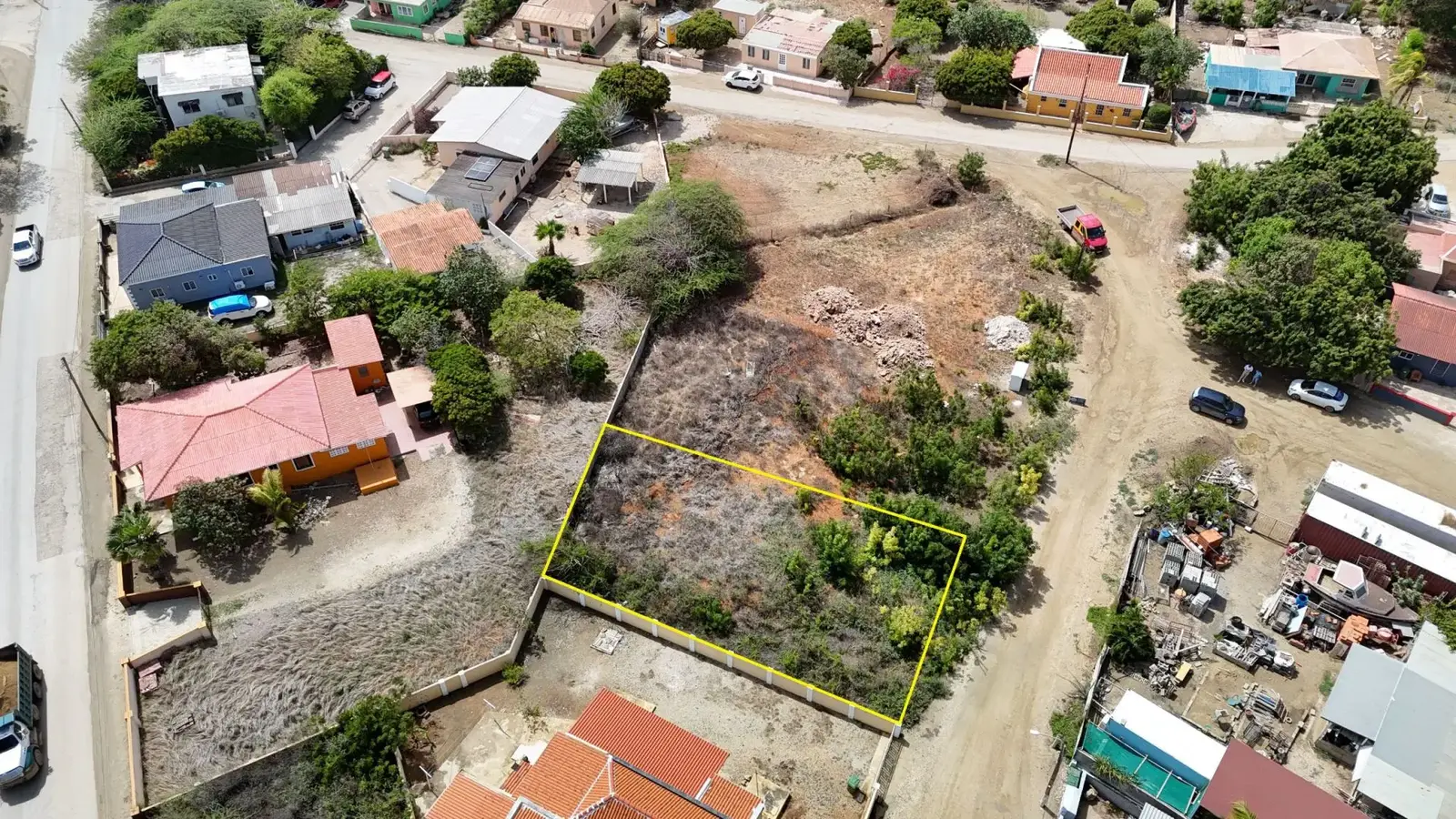 Vacant Lot for Residential Building in Great Neighborhood