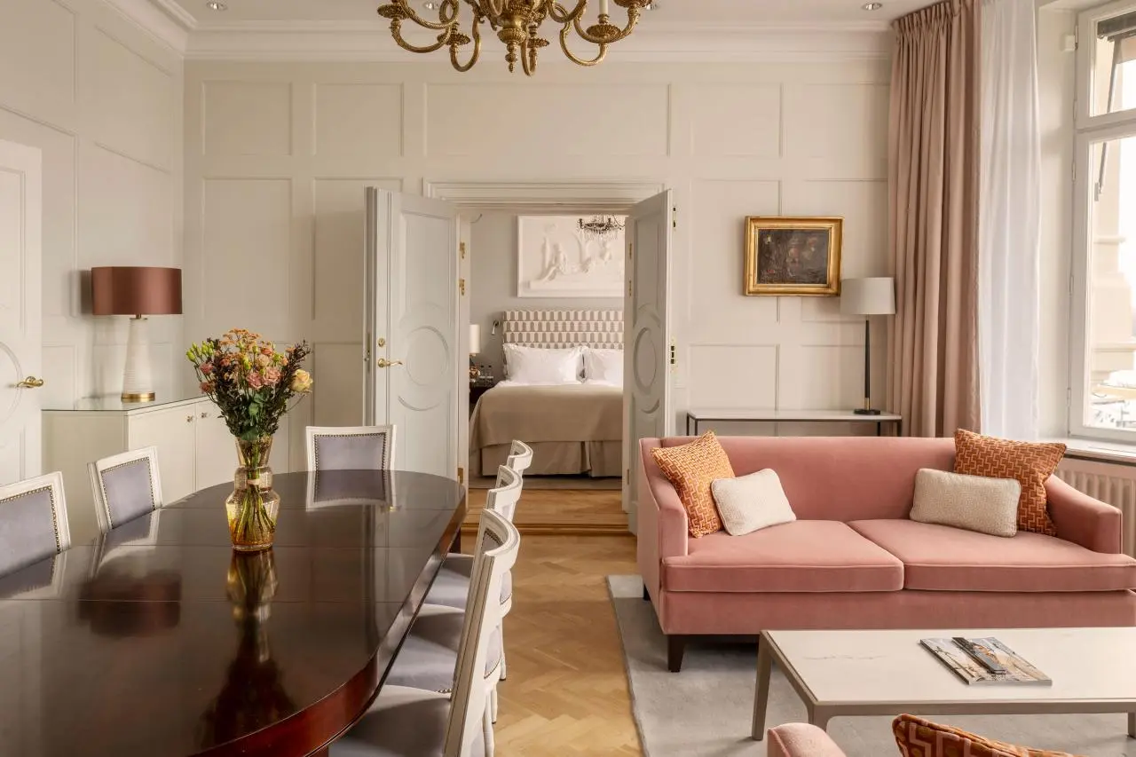 Grand Royal Hotel with Five-Star Amenities