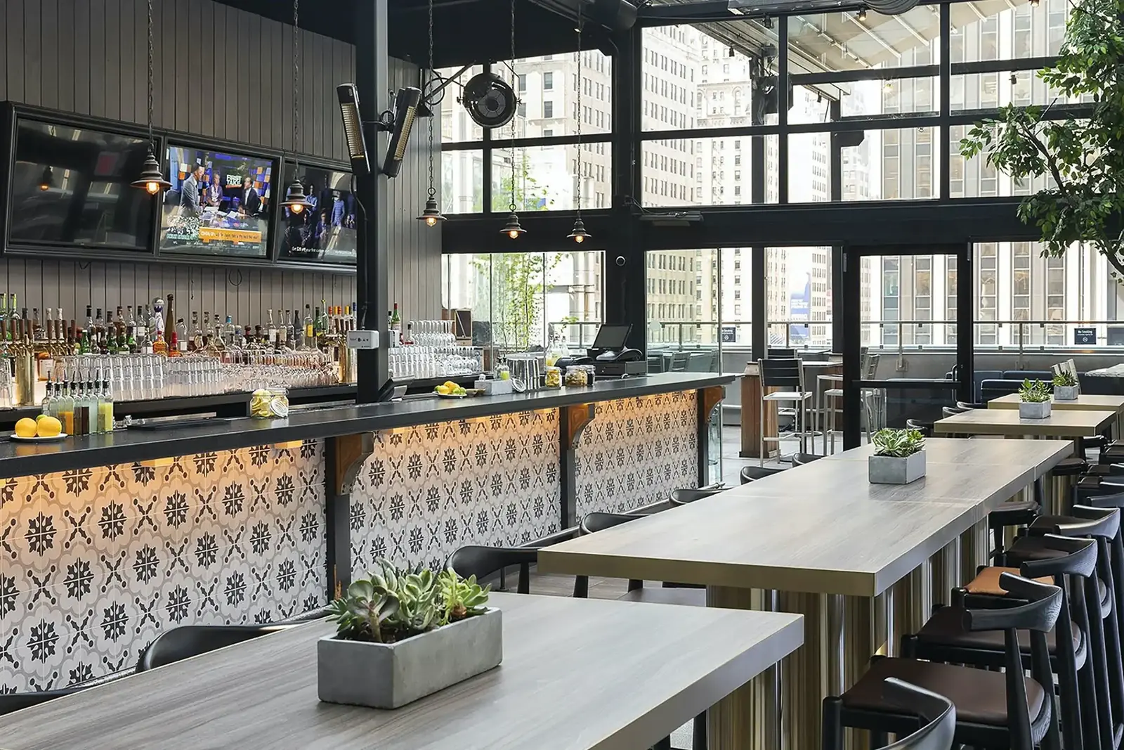 Luxury Urban Hotel with Rooftop Bar