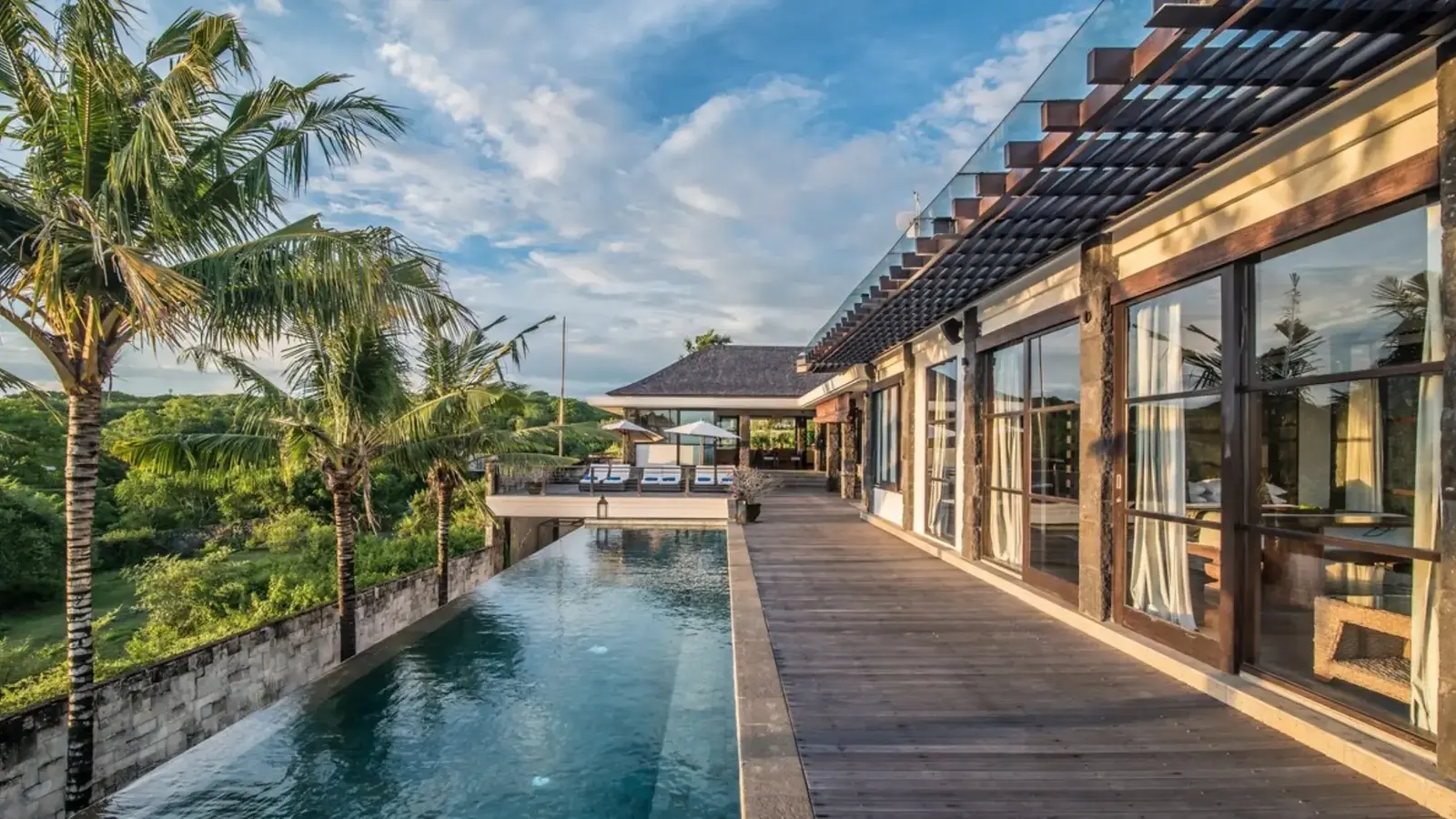 Luxurious Coastal Guest House with Private Beach