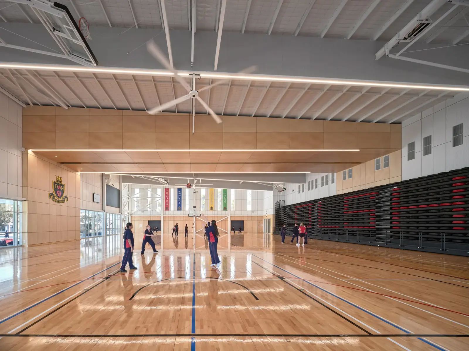 مدرسة ميثاق مبتكرة بمساحات تعليمية إبداعية